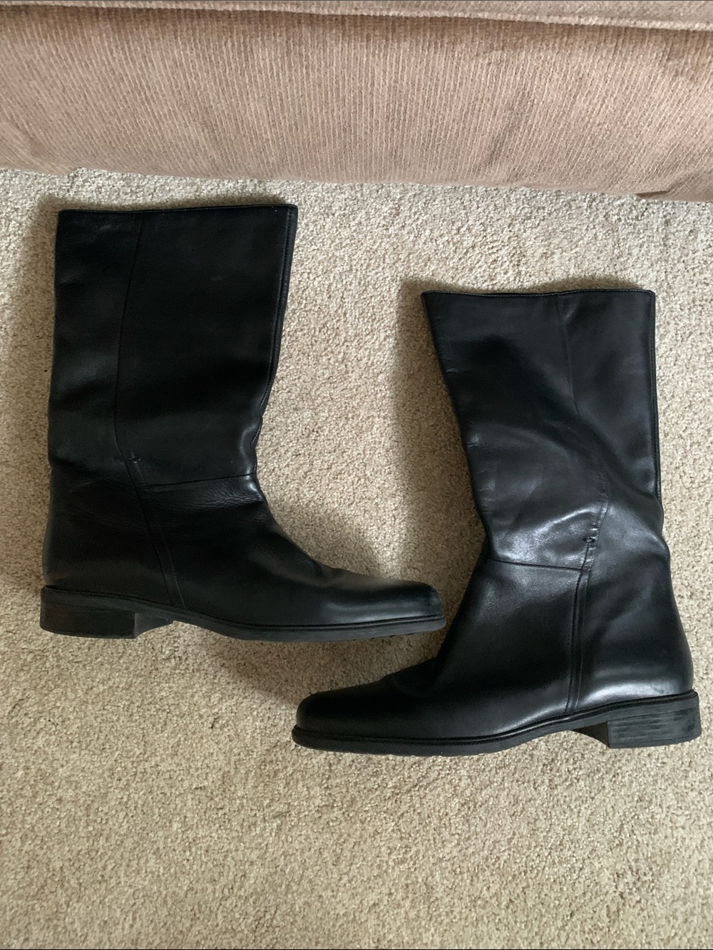 Naturalizer Black Leather Boots
Women’s Size 10 (snug fit)
In gr8 condition ⭐️ - Picture 7 of 7